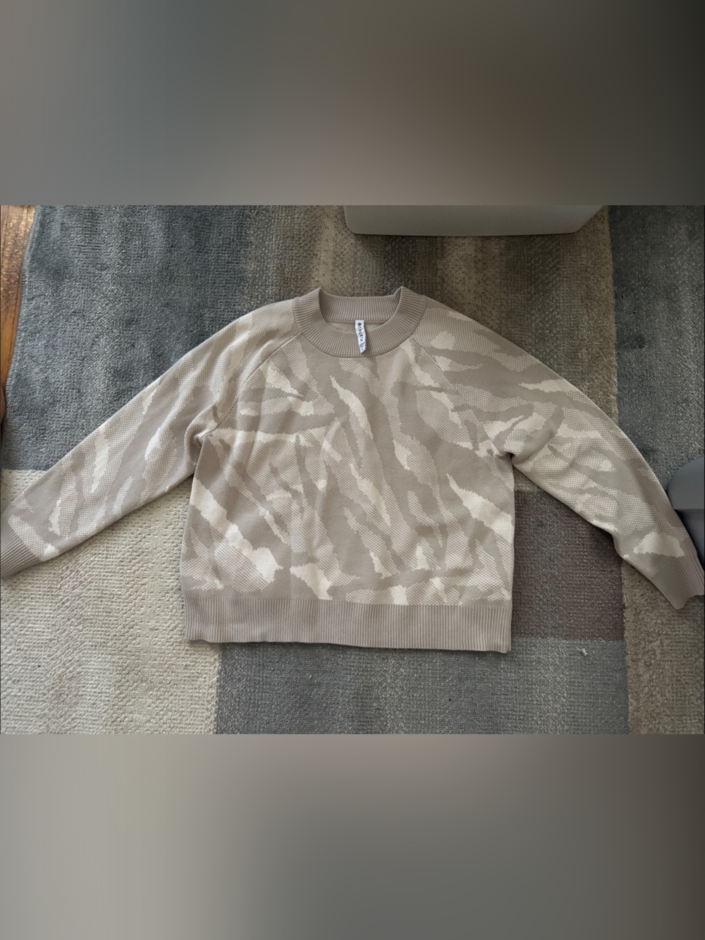 Athleta Beige and Cream Patterned Sweater
